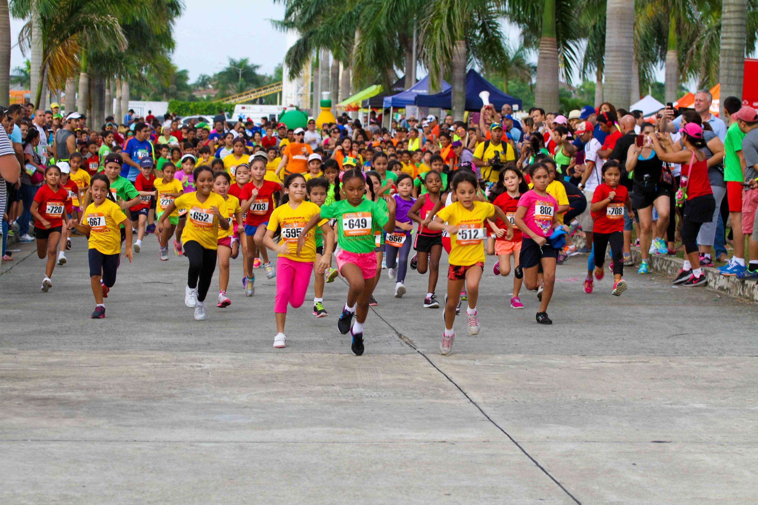 Alegría y diversión a más de 500 niños en la carrera Juniors, Panamá.
