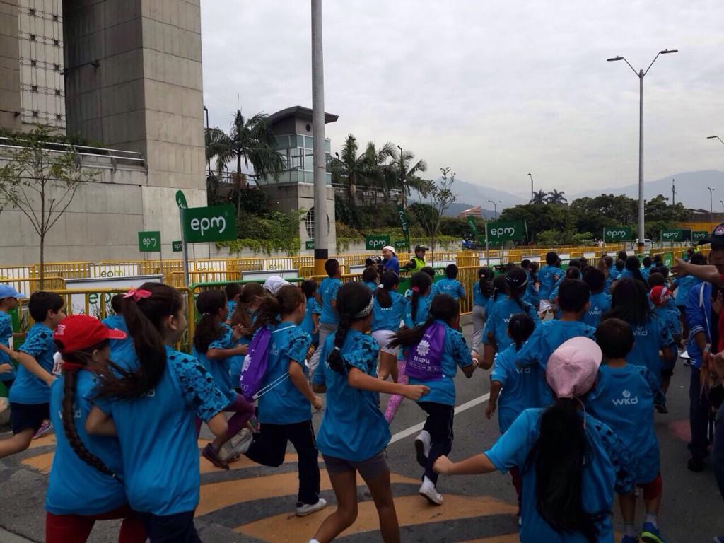 Más de 800 niños corrieron 2k, Maratón de las Flores (Col)