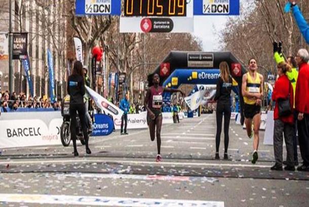 Florence Kiplagat buscará récord de 21K en Barcelona (Esp)