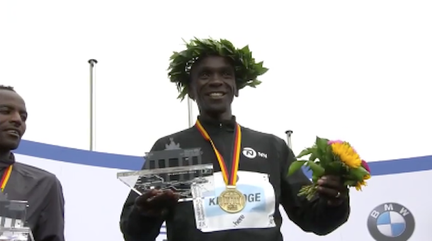 Kipchoge gana y Adola sorprende en el maratón de Berlín 2017