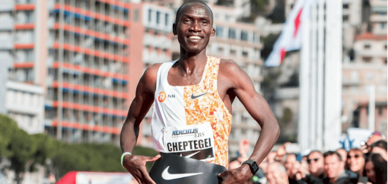 Joshua Cheptegei logra nuevo récord mundial en 5K